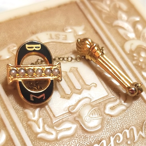 Beta Sigma Phi 1930s Genuine Seed Pearl Gold Filled Pin - Picture 4 of 4